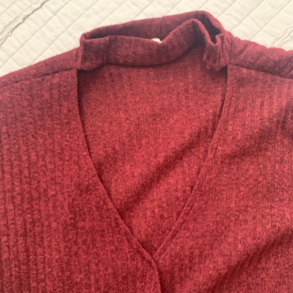 Maroon sweater - Picture 3 of 4